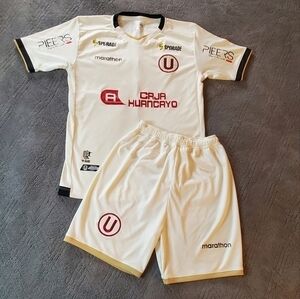 NWOT Universitario de deportes jersey and shorts